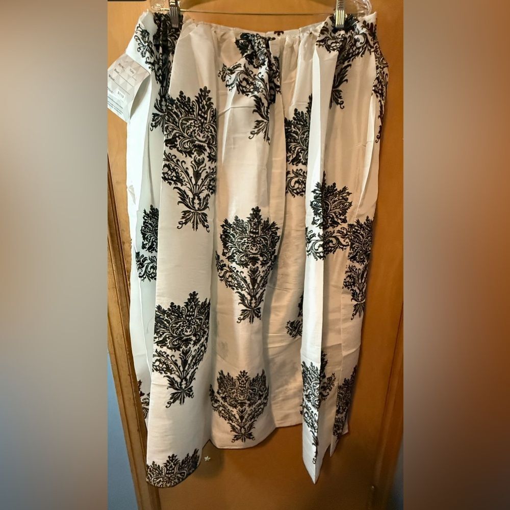 Damsel in this Dress Tulip Skirt White & Black Gorgeous Renaissance One Size NWT